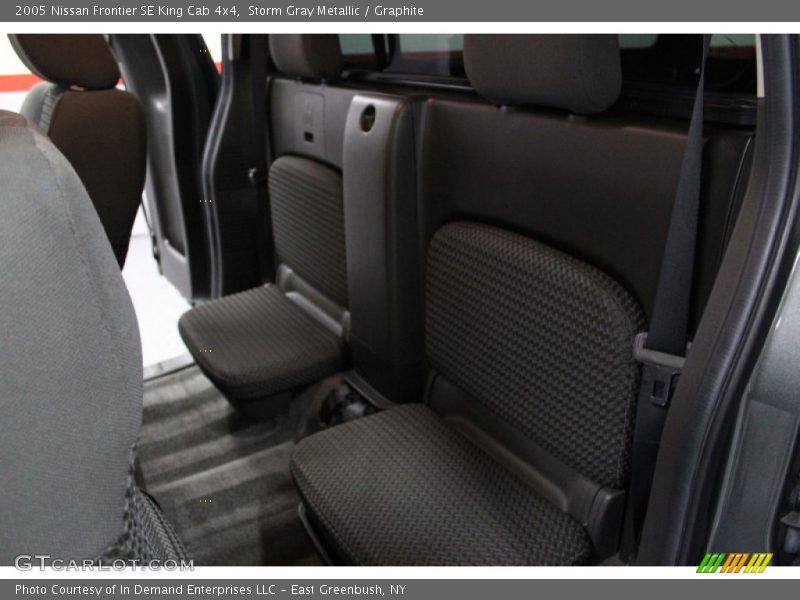 Storm Gray Metallic / Graphite 2005 Nissan Frontier SE King Cab 4x4