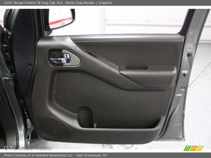 Storm Gray Metallic / Graphite 2005 Nissan Frontier SE King Cab 4x4
