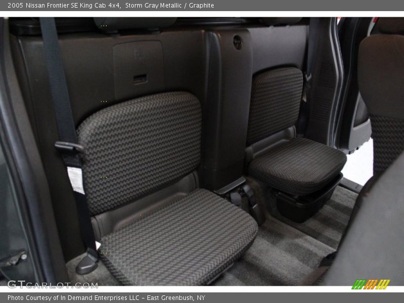 Storm Gray Metallic / Graphite 2005 Nissan Frontier SE King Cab 4x4