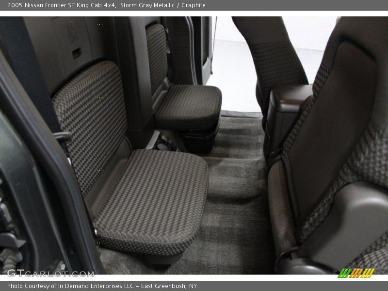 Storm Gray Metallic / Graphite 2005 Nissan Frontier SE King Cab 4x4
