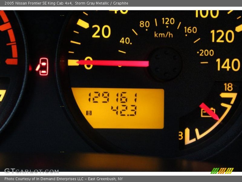 Storm Gray Metallic / Graphite 2005 Nissan Frontier SE King Cab 4x4