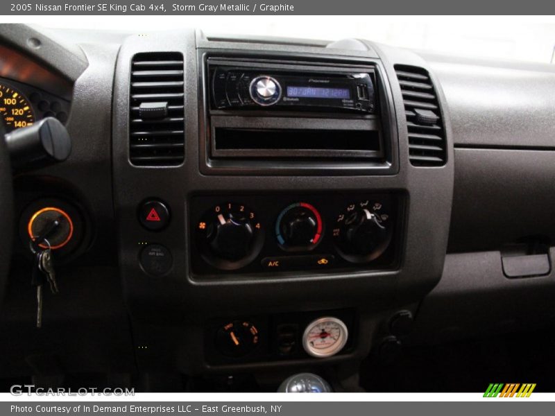 Storm Gray Metallic / Graphite 2005 Nissan Frontier SE King Cab 4x4