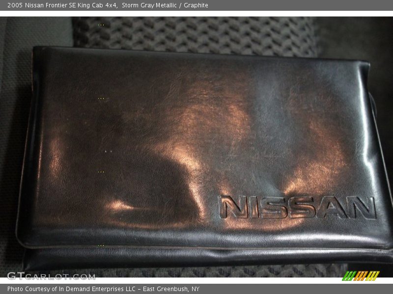 Storm Gray Metallic / Graphite 2005 Nissan Frontier SE King Cab 4x4