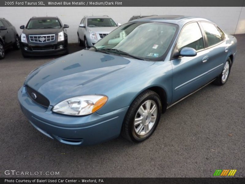 Front 3/4 View of 2005 Taurus SEL