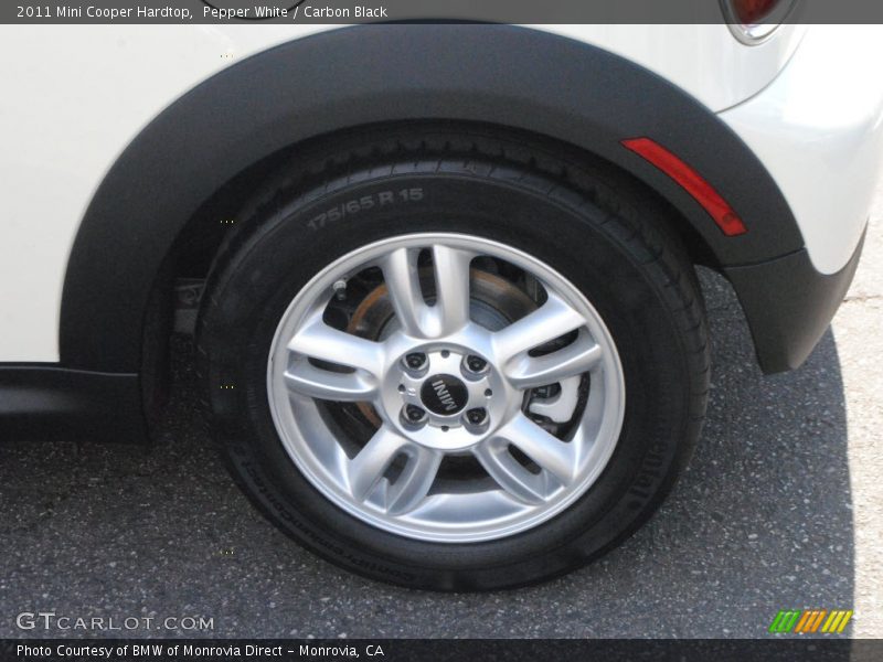 Pepper White / Carbon Black 2011 Mini Cooper Hardtop