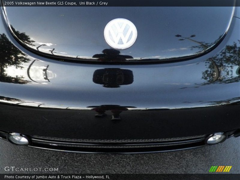 Uni Black / Grey 2005 Volkswagen New Beetle GLS Coupe