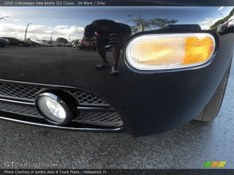 Uni Black / Grey 2005 Volkswagen New Beetle GLS Coupe