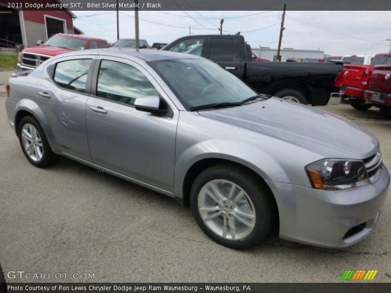 Front 3/4 View of 2013 Avenger SXT
