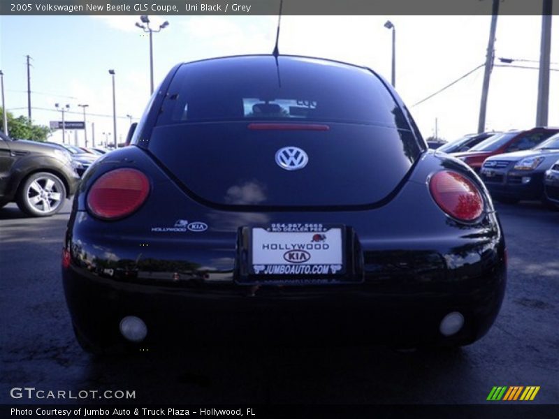 Uni Black / Grey 2005 Volkswagen New Beetle GLS Coupe