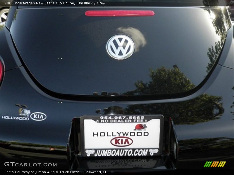 Uni Black / Grey 2005 Volkswagen New Beetle GLS Coupe