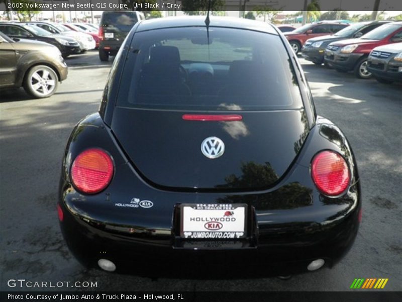 Uni Black / Grey 2005 Volkswagen New Beetle GLS Coupe