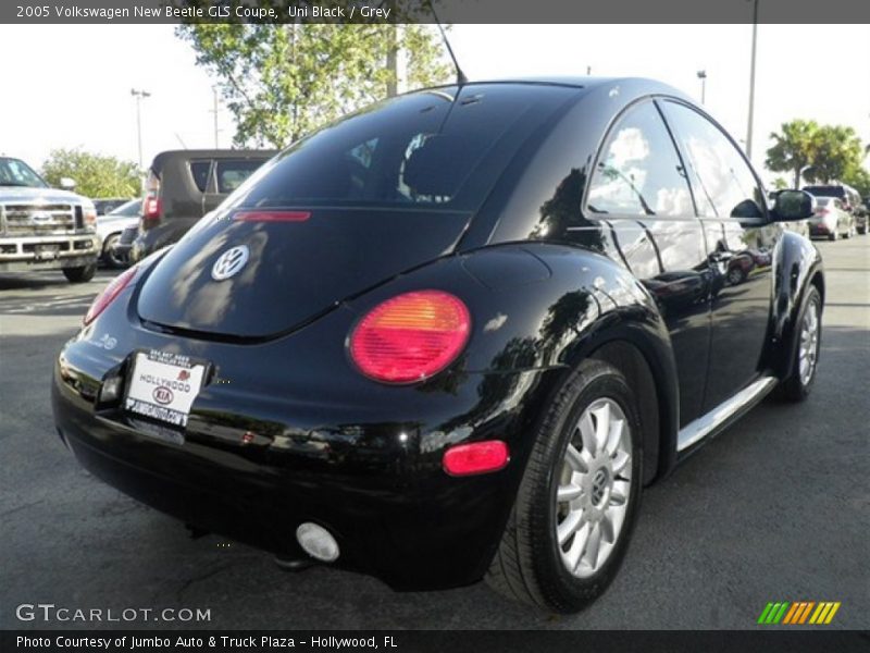 Uni Black / Grey 2005 Volkswagen New Beetle GLS Coupe