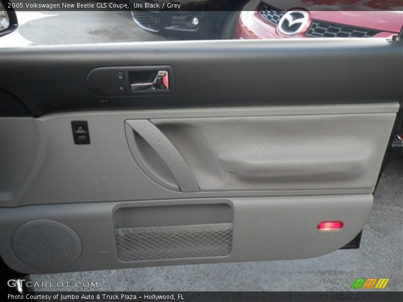 Uni Black / Grey 2005 Volkswagen New Beetle GLS Coupe