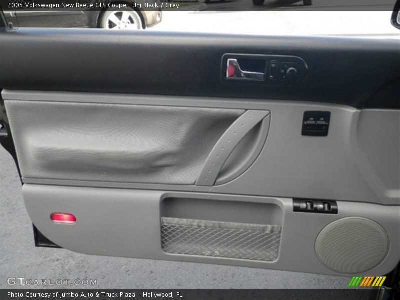 Uni Black / Grey 2005 Volkswagen New Beetle GLS Coupe
