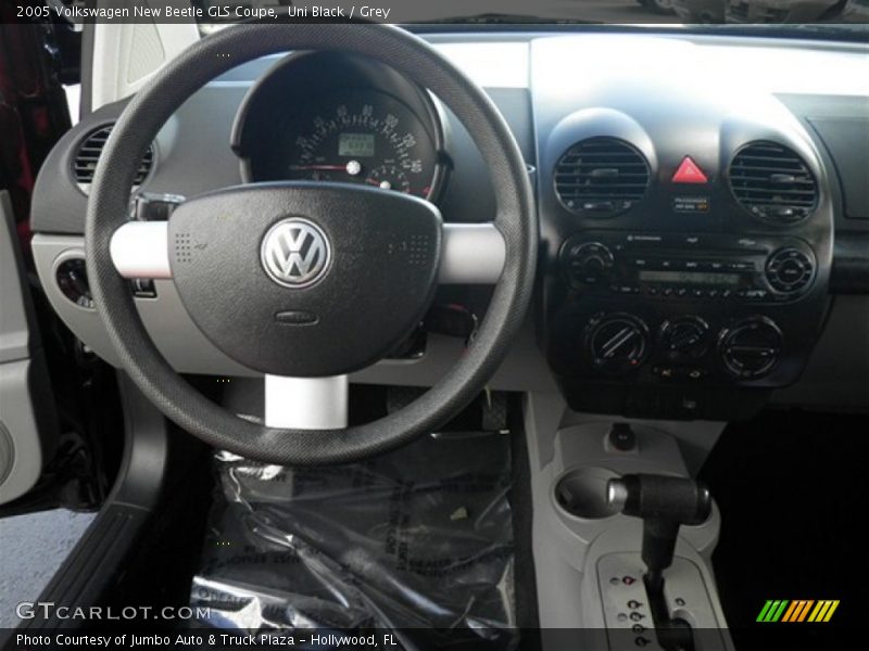 Uni Black / Grey 2005 Volkswagen New Beetle GLS Coupe