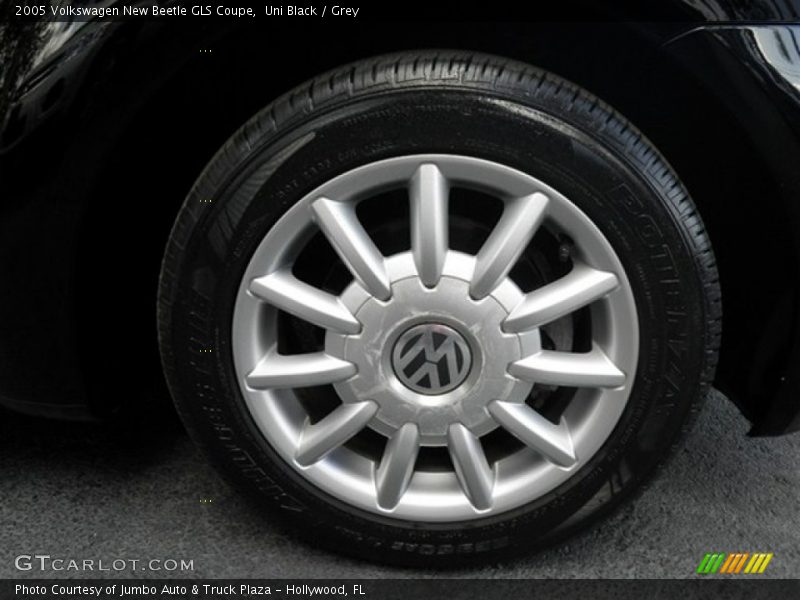 Uni Black / Grey 2005 Volkswagen New Beetle GLS Coupe