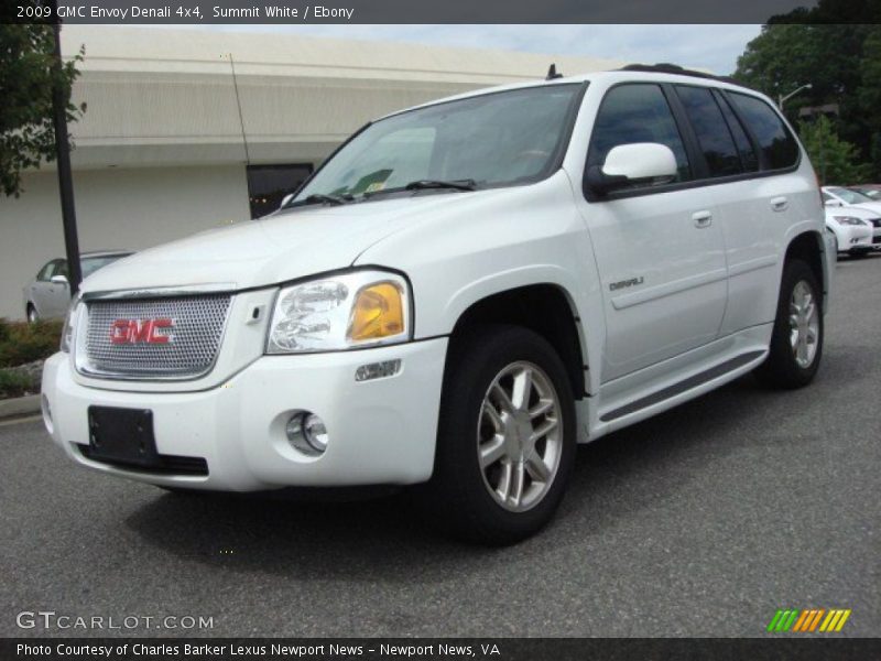 Front 3/4 View of 2009 Envoy Denali 4x4