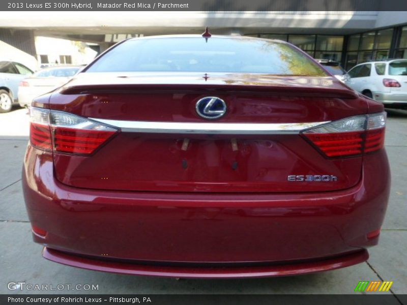 Matador Red Mica / Parchment 2013 Lexus ES 300h Hybrid