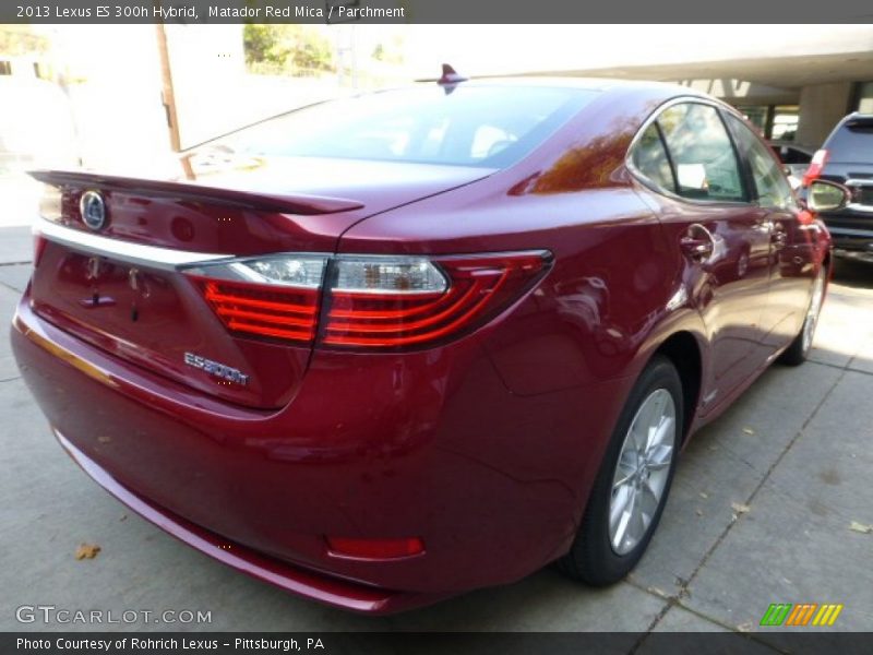Matador Red Mica / Parchment 2013 Lexus ES 300h Hybrid