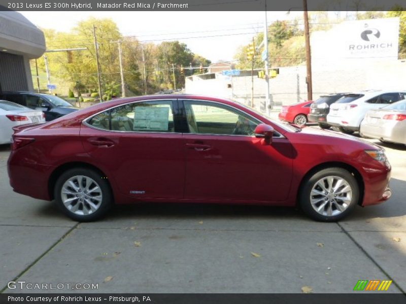 Matador Red Mica / Parchment 2013 Lexus ES 300h Hybrid