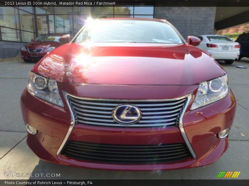 Matador Red Mica / Parchment 2013 Lexus ES 300h Hybrid