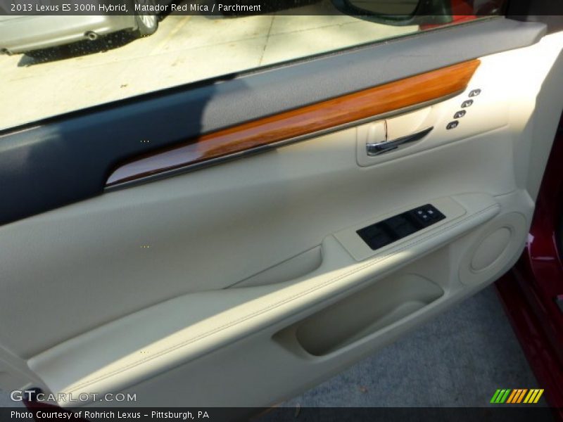 Matador Red Mica / Parchment 2013 Lexus ES 300h Hybrid