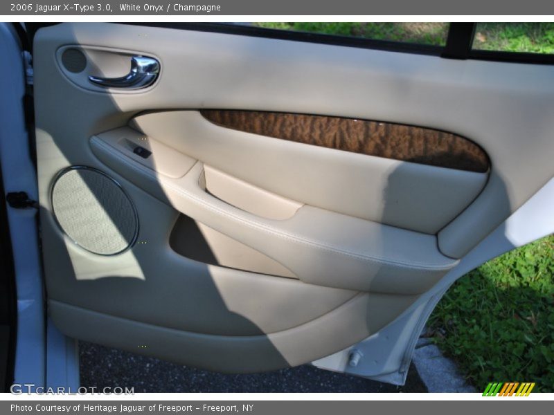 White Onyx / Champagne 2006 Jaguar X-Type 3.0