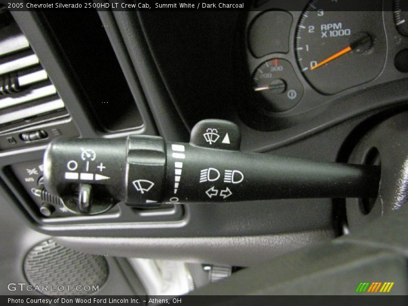 Controls of 2005 Silverado 2500HD LT Crew Cab