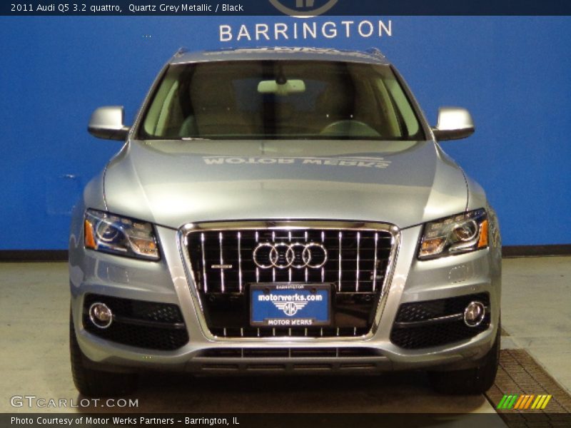 Quartz Grey Metallic / Black 2011 Audi Q5 3.2 quattro