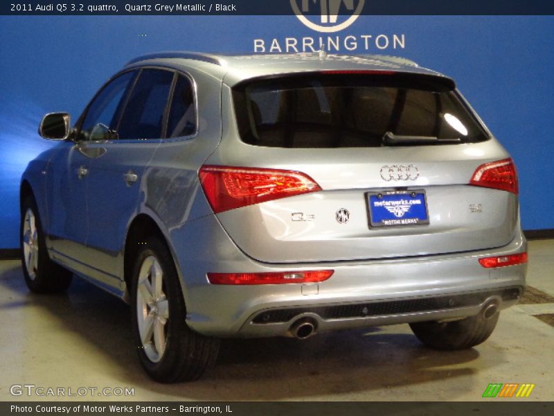 Quartz Grey Metallic / Black 2011 Audi Q5 3.2 quattro