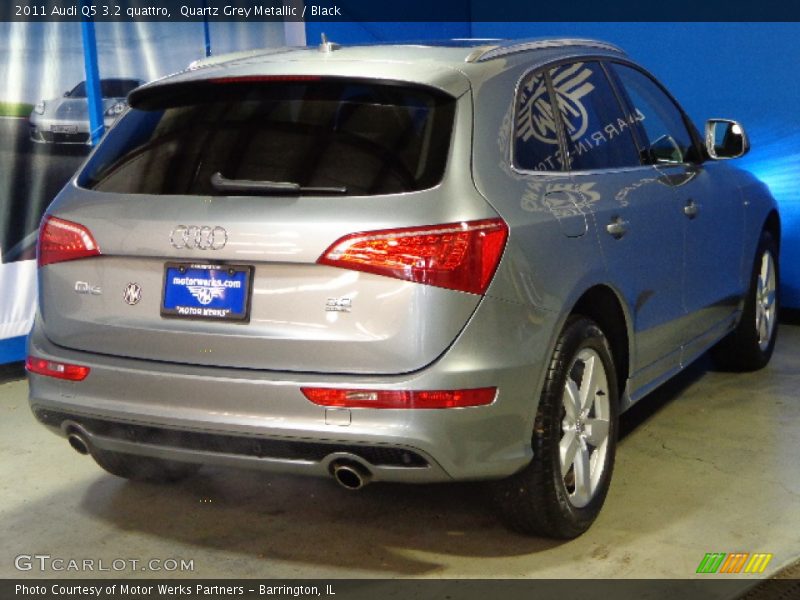 Quartz Grey Metallic / Black 2011 Audi Q5 3.2 quattro