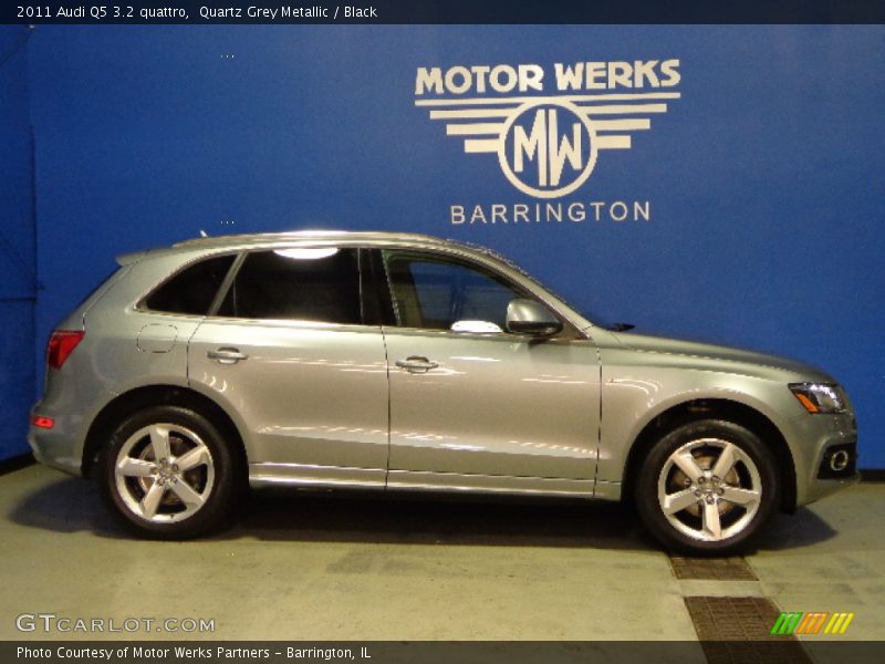 Quartz Grey Metallic / Black 2011 Audi Q5 3.2 quattro