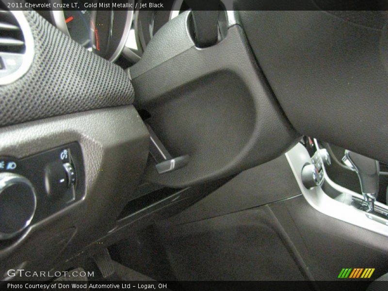 Gold Mist Metallic / Jet Black 2011 Chevrolet Cruze LT