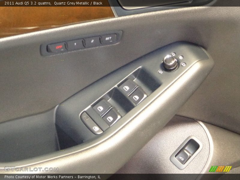 Quartz Grey Metallic / Black 2011 Audi Q5 3.2 quattro