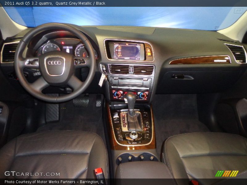 Quartz Grey Metallic / Black 2011 Audi Q5 3.2 quattro