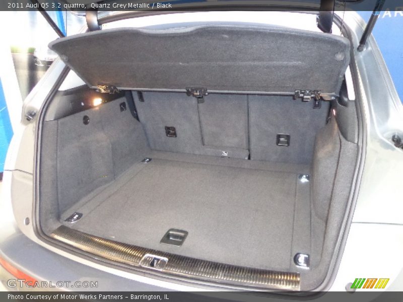 Quartz Grey Metallic / Black 2011 Audi Q5 3.2 quattro