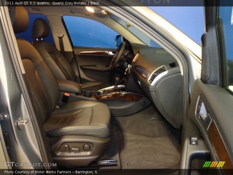 Quartz Grey Metallic / Black 2011 Audi Q5 3.2 quattro