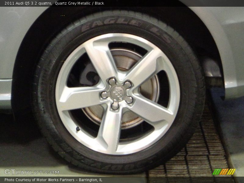 Quartz Grey Metallic / Black 2011 Audi Q5 3.2 quattro