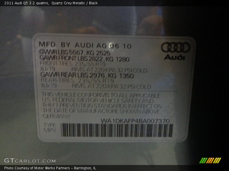 Quartz Grey Metallic / Black 2011 Audi Q5 3.2 quattro