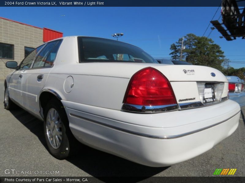 Vibrant White / Light Flint 2004 Ford Crown Victoria LX
