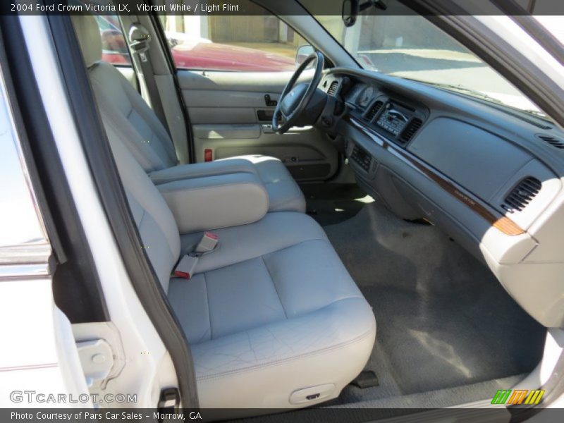Vibrant White / Light Flint 2004 Ford Crown Victoria LX
