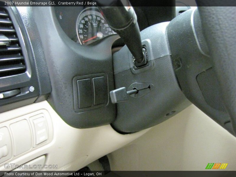 Cranberry Red / Beige 2007 Hyundai Entourage GLS