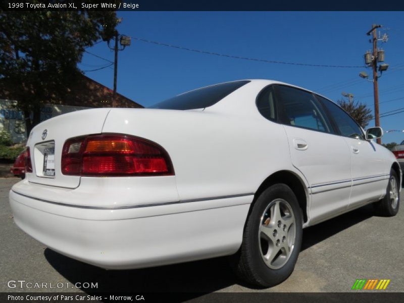 Super White / Beige 1998 Toyota Avalon XL