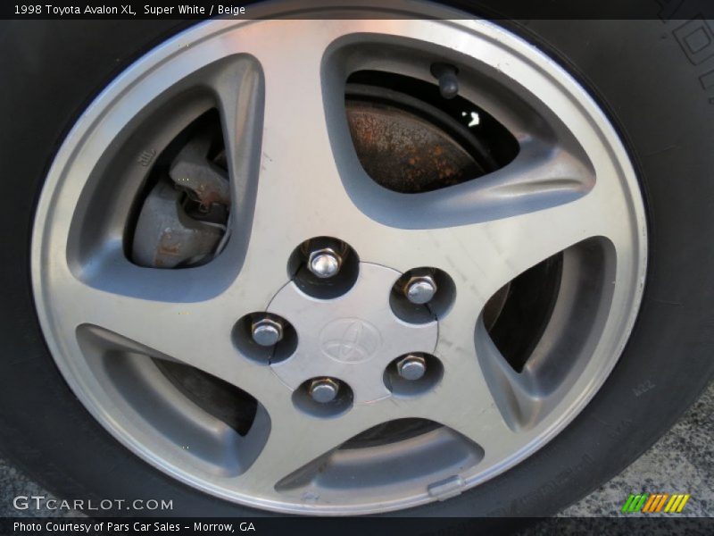 Super White / Beige 1998 Toyota Avalon XL