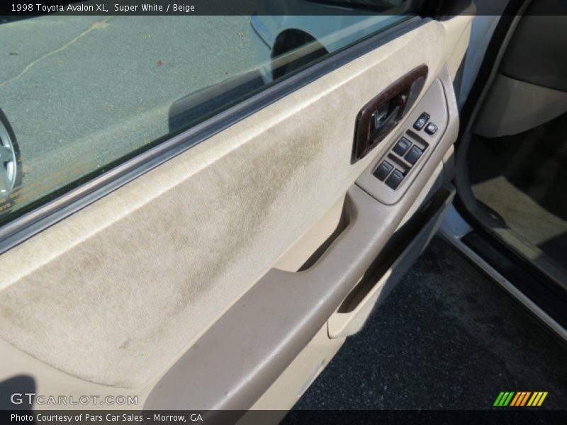 Super White / Beige 1998 Toyota Avalon XL