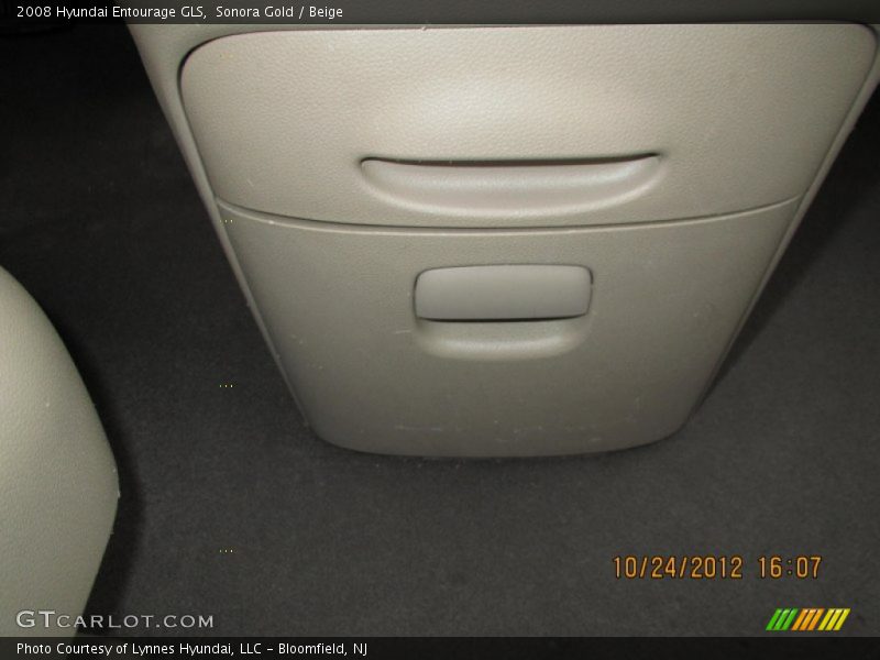 Sonora Gold / Beige 2008 Hyundai Entourage GLS