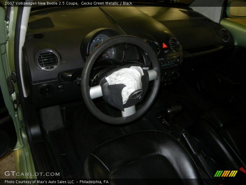 Gecko Green Metallic / Black 2007 Volkswagen New Beetle 2.5 Coupe
