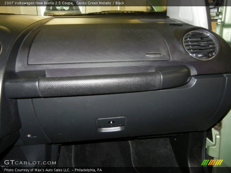 Gecko Green Metallic / Black 2007 Volkswagen New Beetle 2.5 Coupe