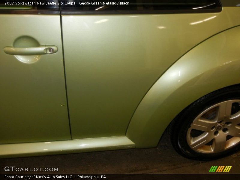 Gecko Green Metallic / Black 2007 Volkswagen New Beetle 2.5 Coupe