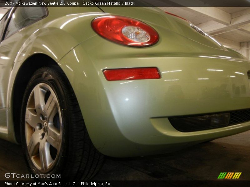 Gecko Green Metallic / Black 2007 Volkswagen New Beetle 2.5 Coupe